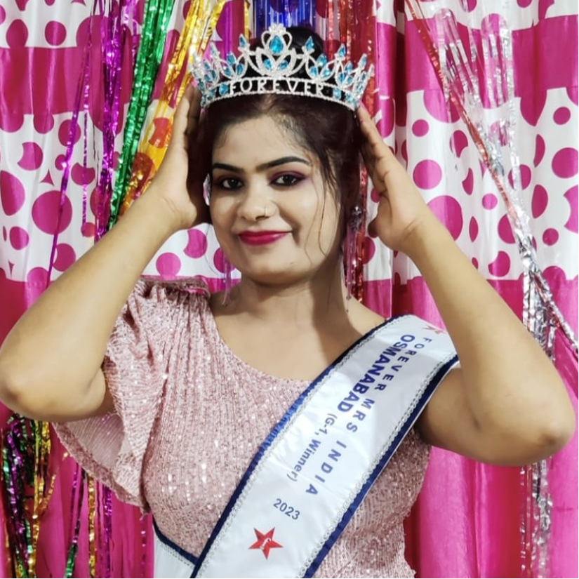 Kusum Jadhavar Won Mrs Osmanabad 2023 Crown
