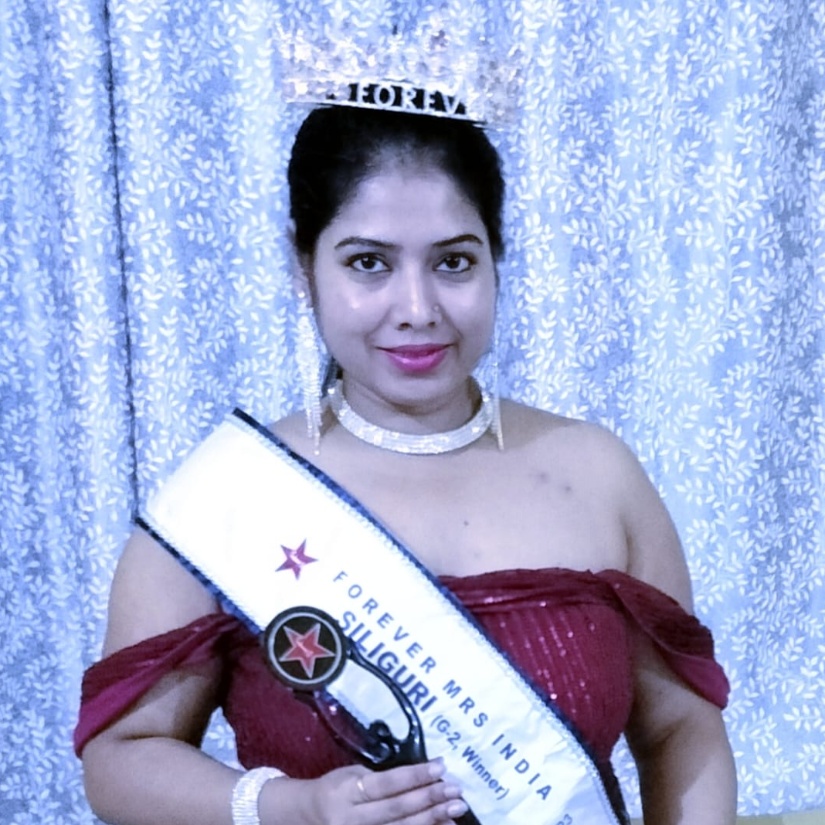 Aloka Debnath Won Mrs Siliguri 2023 Crown