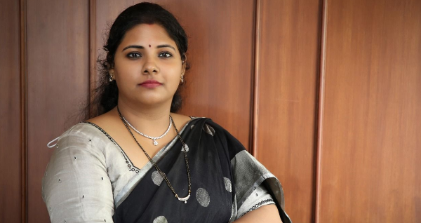 Dhivya Sriram Honored as Best Business Woman in Mumbai 2023